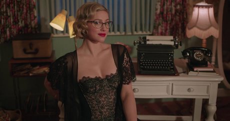 Lili Reinhart onlyfans leaks