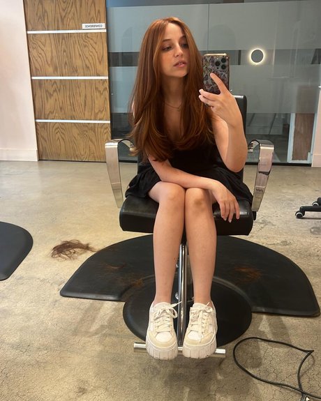 Ellie Schnitt nude onlyfans leaks