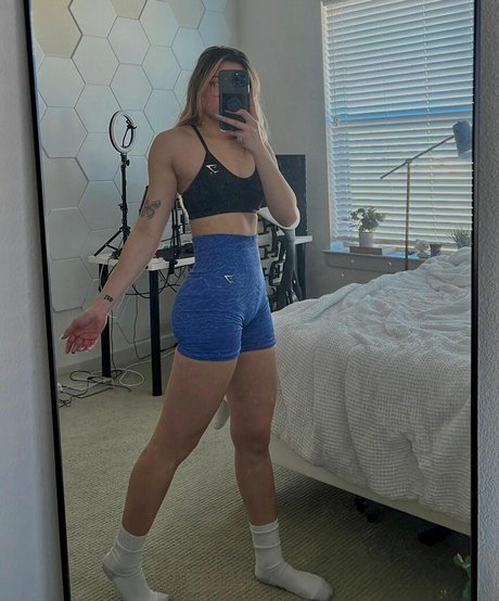 Leoniemontybtw onlyfans naked