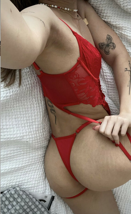 Leoniemontybtw nude leaked onlyfans