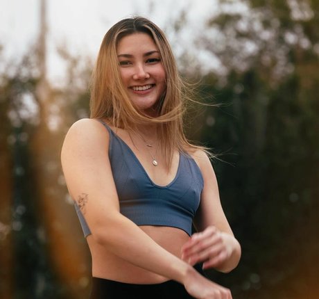 Leoniemontybtw only fans photos