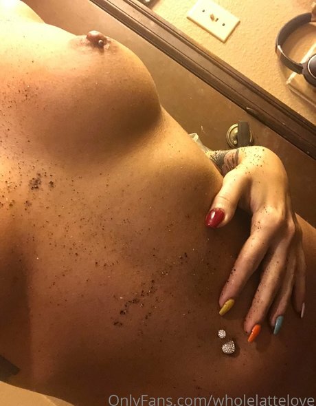 Alicia Costello onlyfans boobs