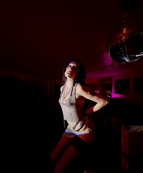 DeathbyRomy Profile pic