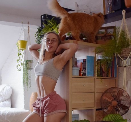 Aline Dessine onlyfans nude