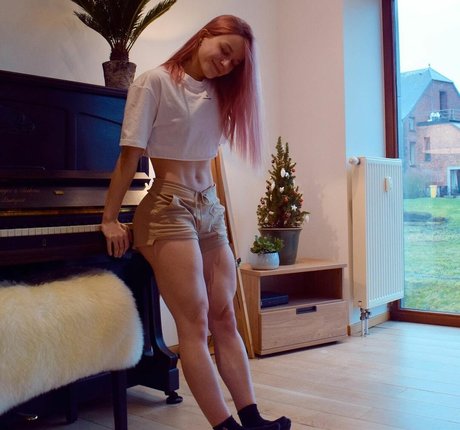 Aline Dessine onlyfans leaked pictures