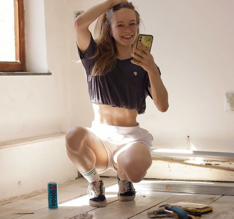 Aline Dessine only fans content