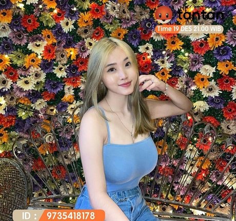 Anastasya Khosasih onlyfans topless