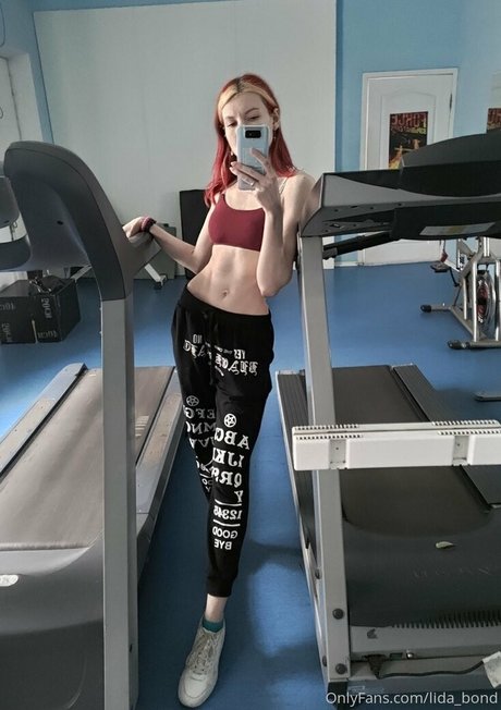 lida bond naked onlyfans