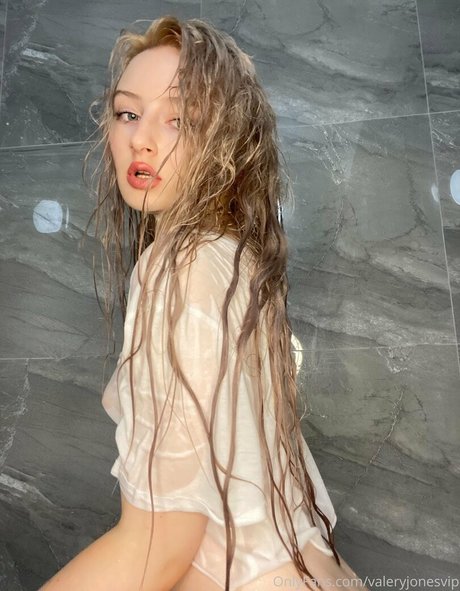 valeryjonesvip onlyfans model
