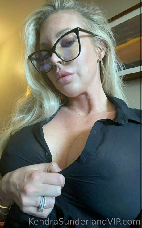 KendraSunderland onlyfans nudes leak