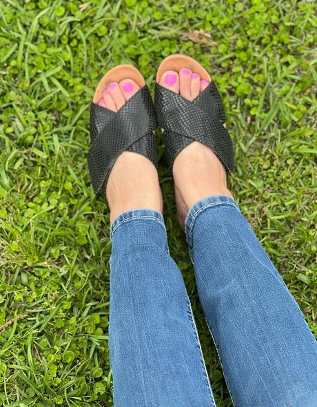 wifeyassandfeet onlyfans sextape leak