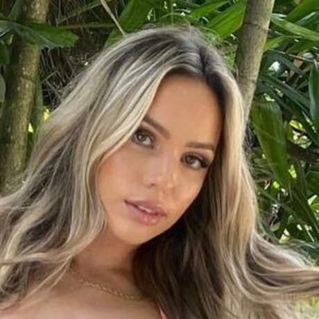 Maxxine Dupri onlyfans model