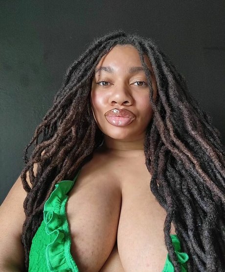 Locked Honey Princess onlyfans tits