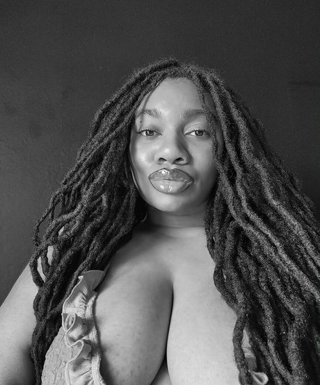 Locked Honey Princess onlyfans exposed