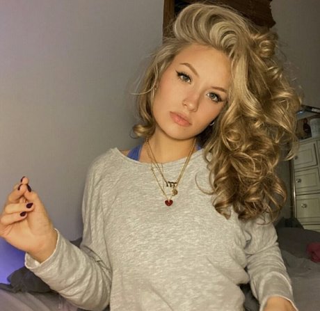 Miahandley only fans pictures