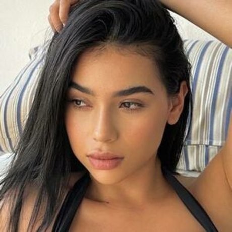 elizabethpinaa onlyfans leaked naked