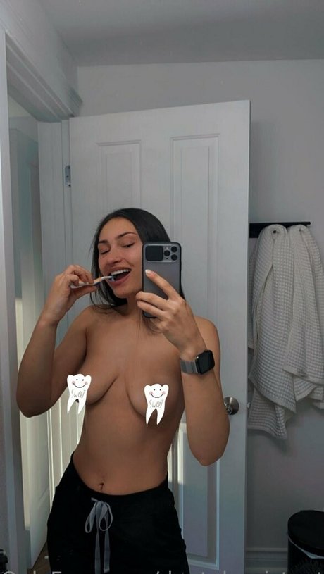 dentalassistantgirl naked on onlyfans