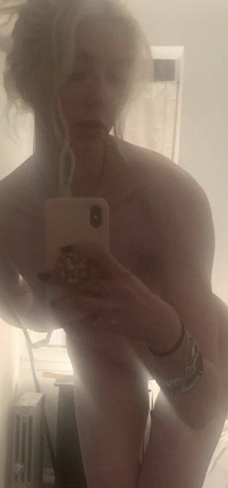 Taylor Momsen onlyfans tits