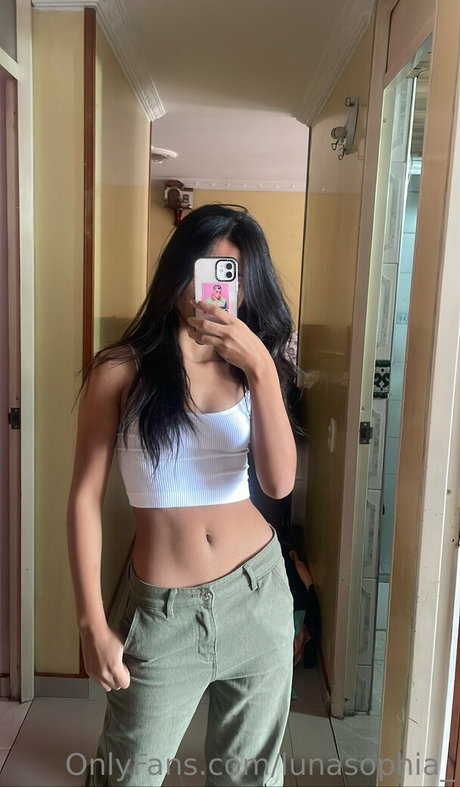 lunasophia_ onlyfans content