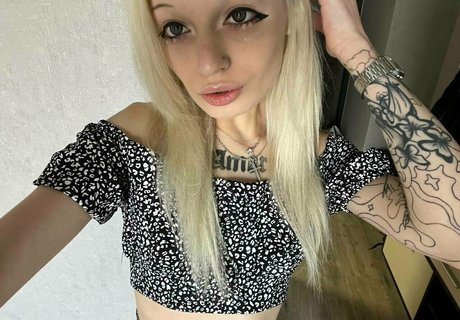 littleharley q onlyfans nude photos