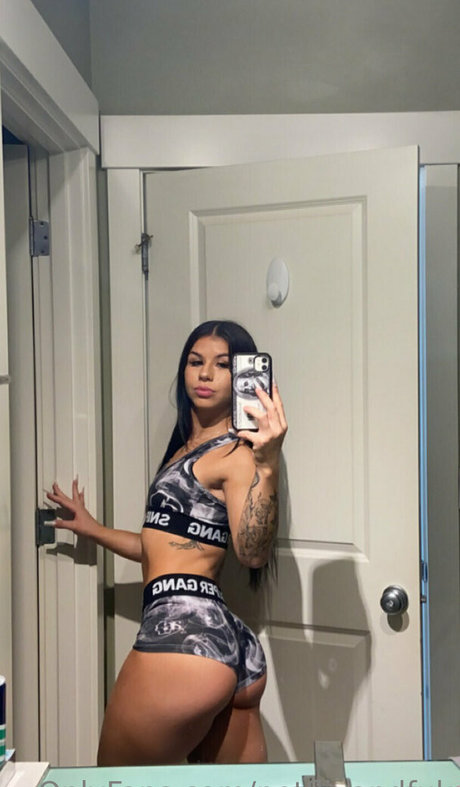 lizzysnyder18 naked onlyfans leaks