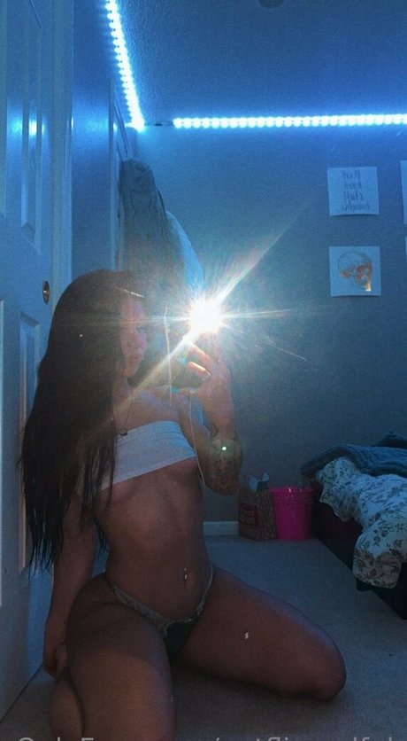 lizzysnyder18 nude onlyfans pics