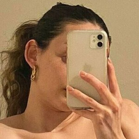 larathewife nude onlyfans pics