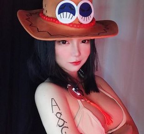 miraaamiku nude onlyfans leaks