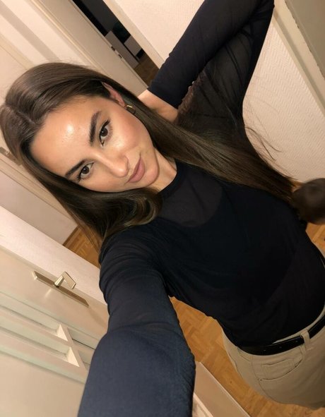 NaughtyCola onlyfans public photos