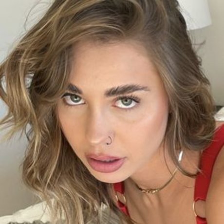 Mia Beyer onlyfans model images