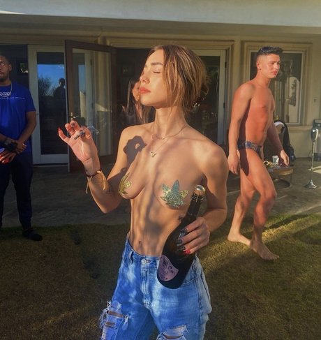 Mia Beyer onlyfans model photos