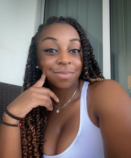 JazzyGuns onlyfans leajs