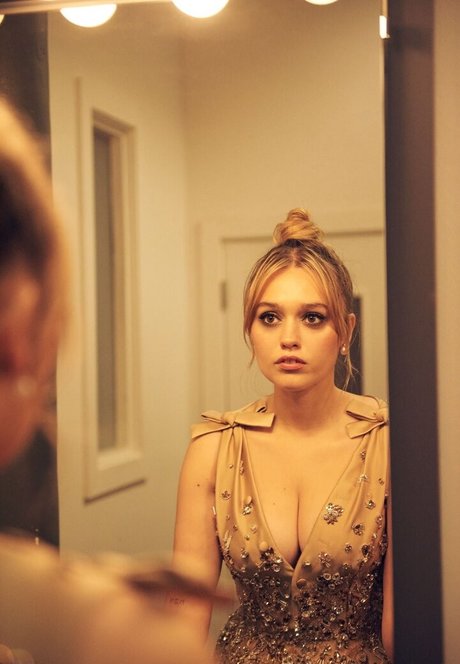 Aimee Lou Wood onlyfans post