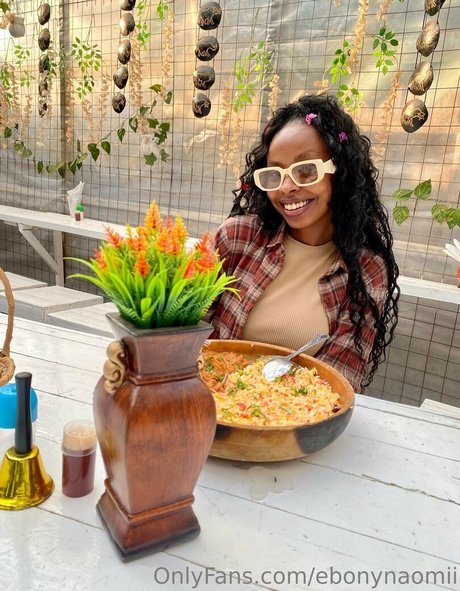 naomiebony only fans pics