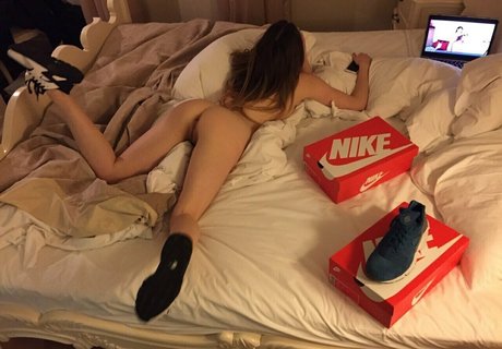 thebadbentley onlyfans striptease