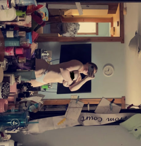 Emily L naked onlyfans leak