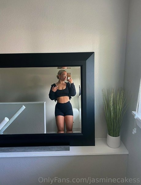 jasminecakess onlyfans star