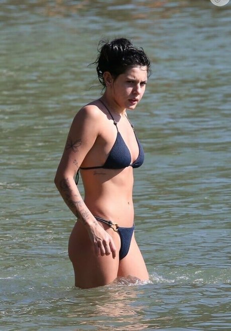 Ana Castela onlyfans strip tease