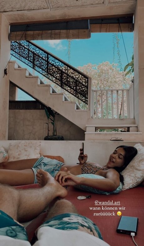 Anelia Moor onlyfans model