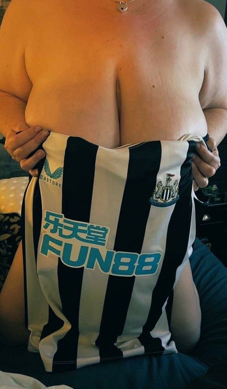 Busty Von Tease naked on onlyfans