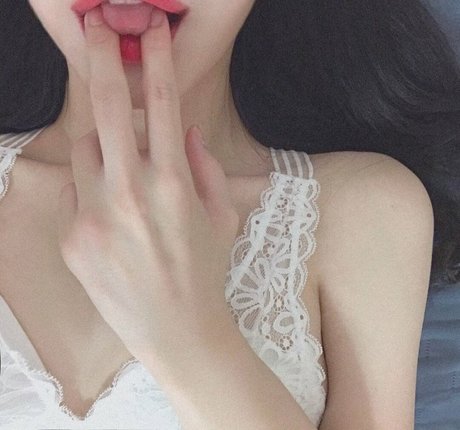 lolbratnyeo onlyfans nude