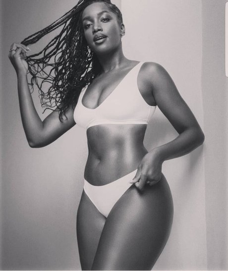 Iza Cantora nsfw onlyfans