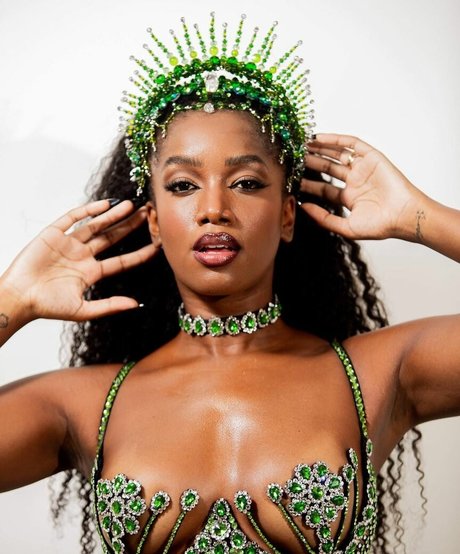 Iza Cantora onlyfans fotos