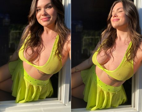 Barista Cassi_ onlyfans images