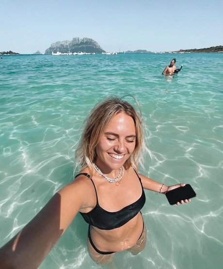 Axelle Maga nude only fans leaks