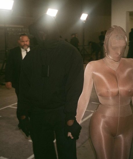 Bianca Censori onlyfans leaks sex