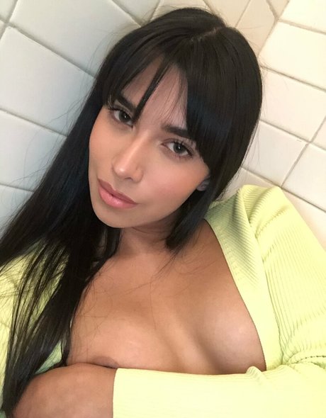 Gabrielle Maya onlyfans model photo