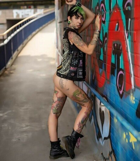 micky009 onlyfans model images