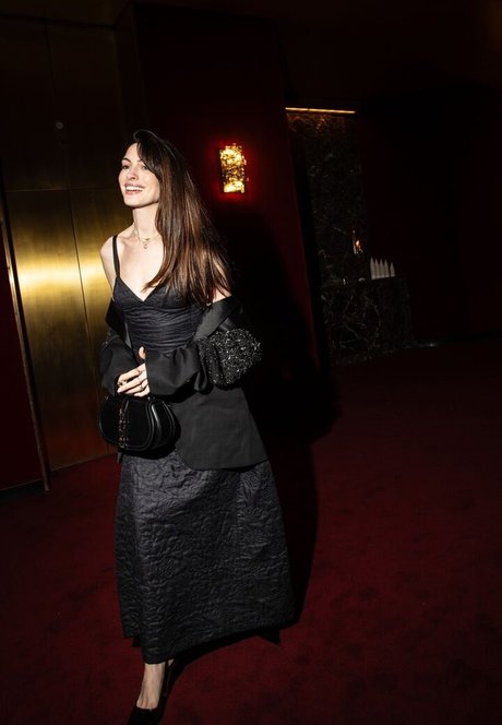 Anne Hathaway nude onlyfans porn