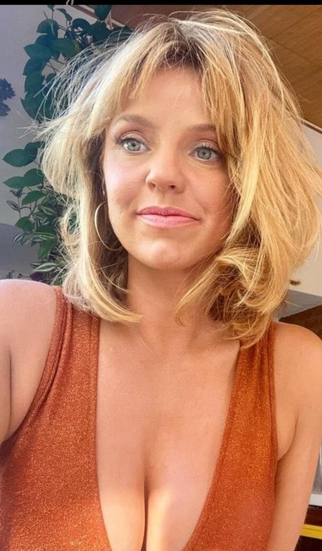 Kelli Garner onlyfans naked pics